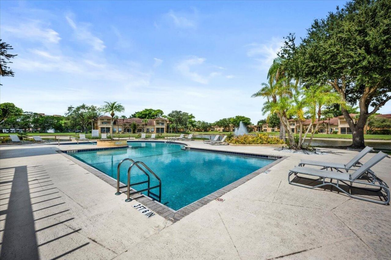 4751 Via Palm Lake, Unit 407, West Palm Beach, FL 33417 Photo