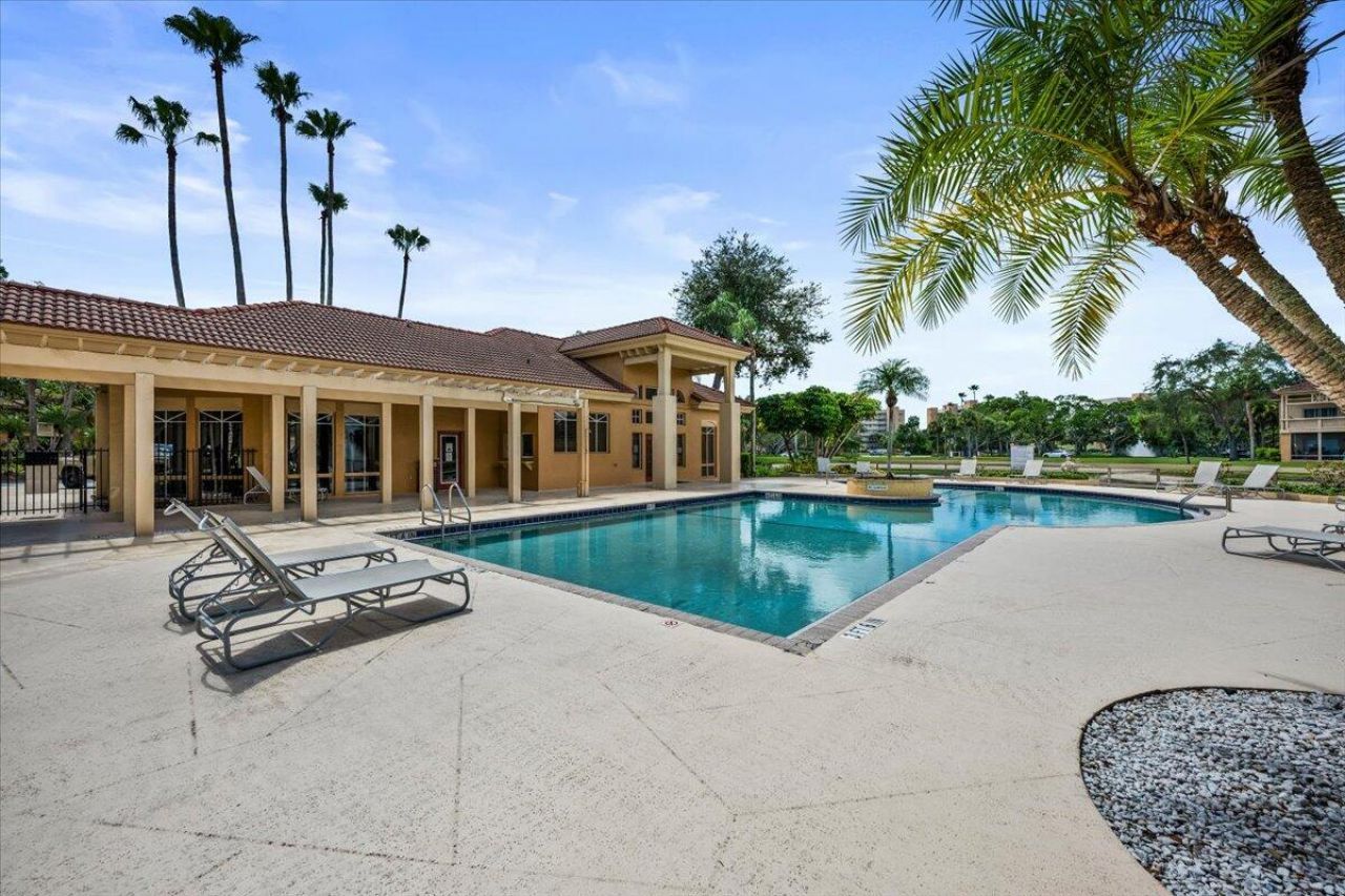 4751 Via Palm Lake, Unit 407, West Palm Beach, FL 33417 Photo