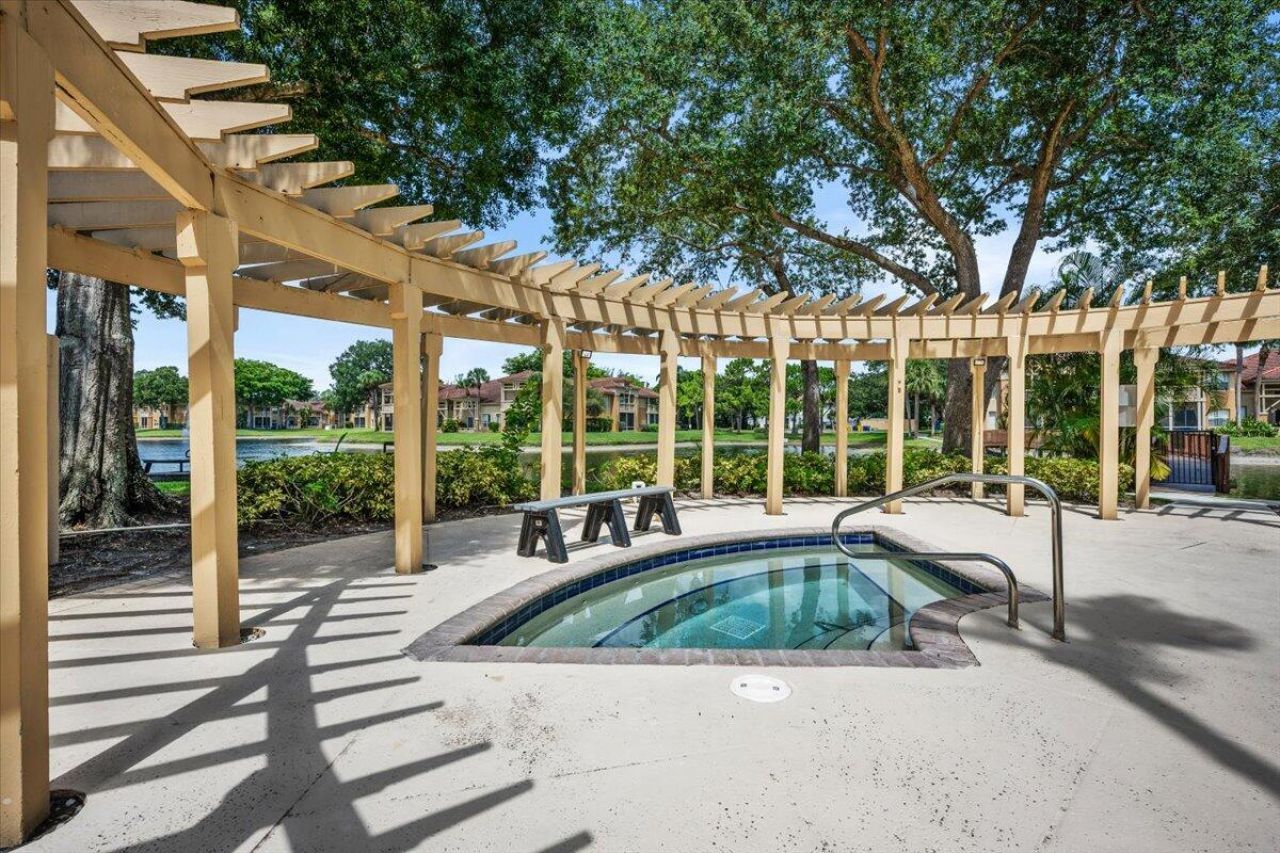 4751 Via Palm Lake, Unit 407, West Palm Beach, FL 33417 Photo