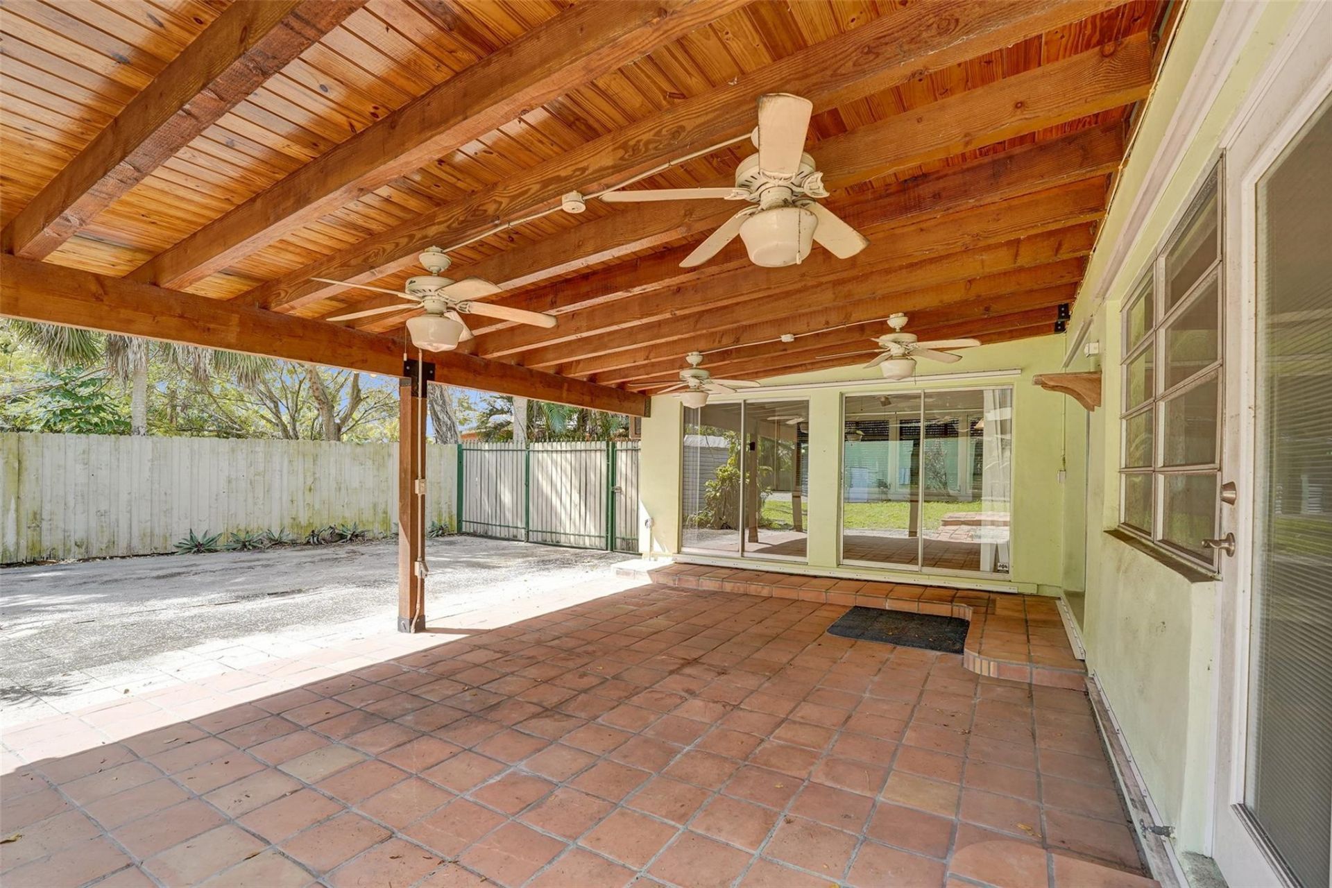 720 E Country Club Circle, Plantation, FL 33317 Photo