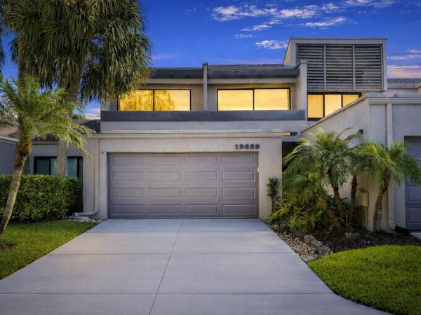 13629 TWIN LAKES LANE, TAMPA, FL 33618