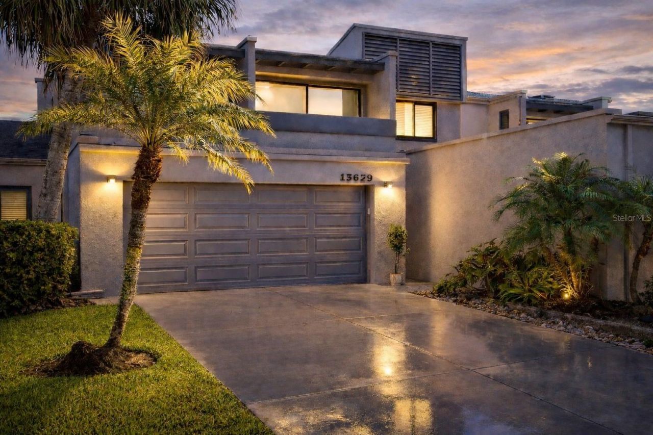 13629 Twin Lakes Lane, Tampa, FL 33618 Main Photo