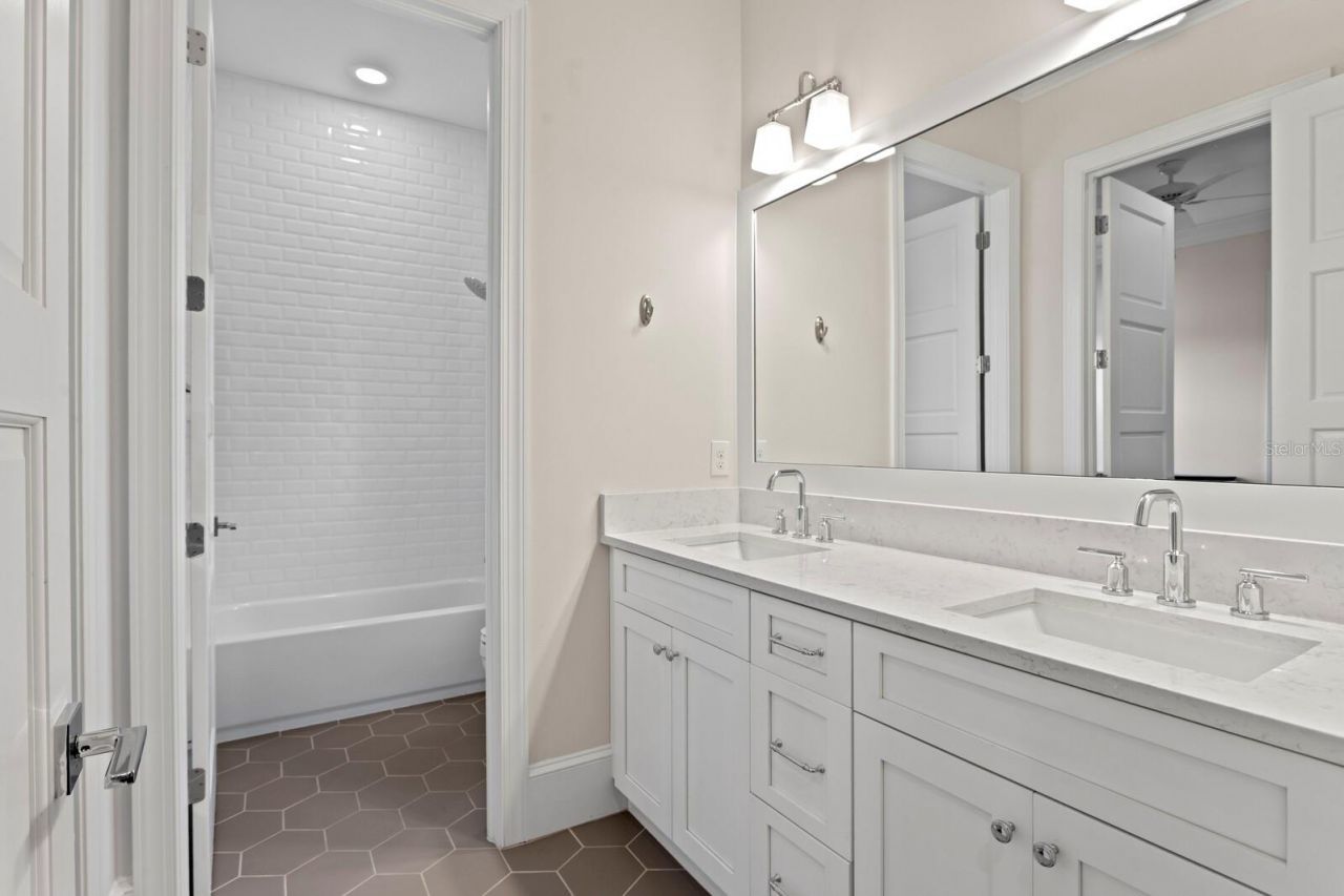 534 Ladrone Avenue, Tampa, FL 33606 Photo