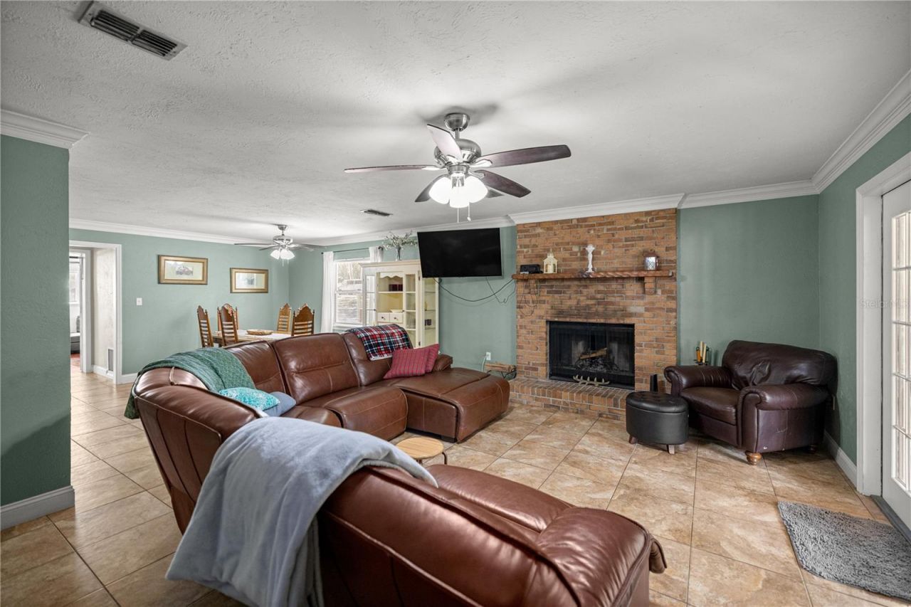 5947 Avenue C , Mc Intosh, FL 32664 Photo