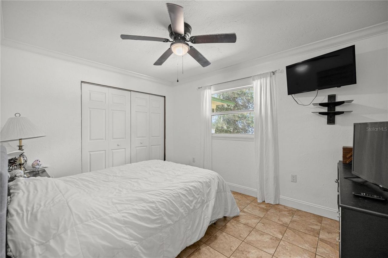 5947 Avenue C , Mc Intosh, FL 32664 Photo