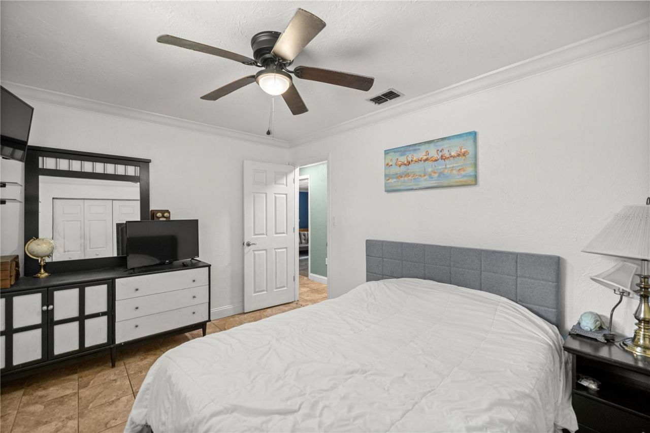 5947 Avenue C , Mc Intosh, FL 32664 Photo