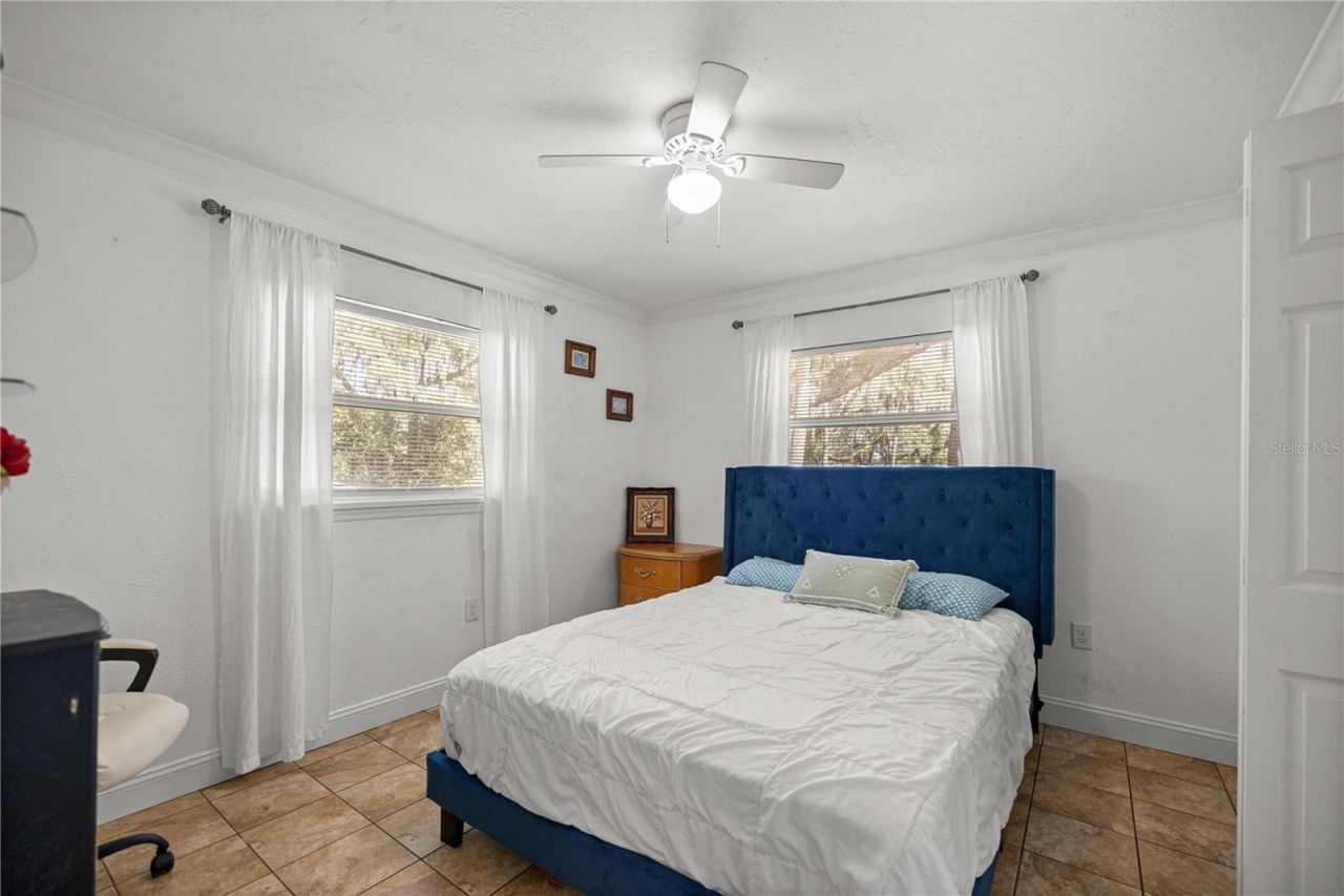 5947 Avenue C , Mc Intosh, FL 32664 Photo