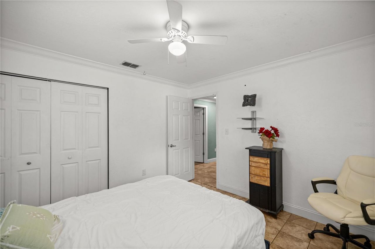 5947 Avenue C , Mc Intosh, FL 32664 Photo