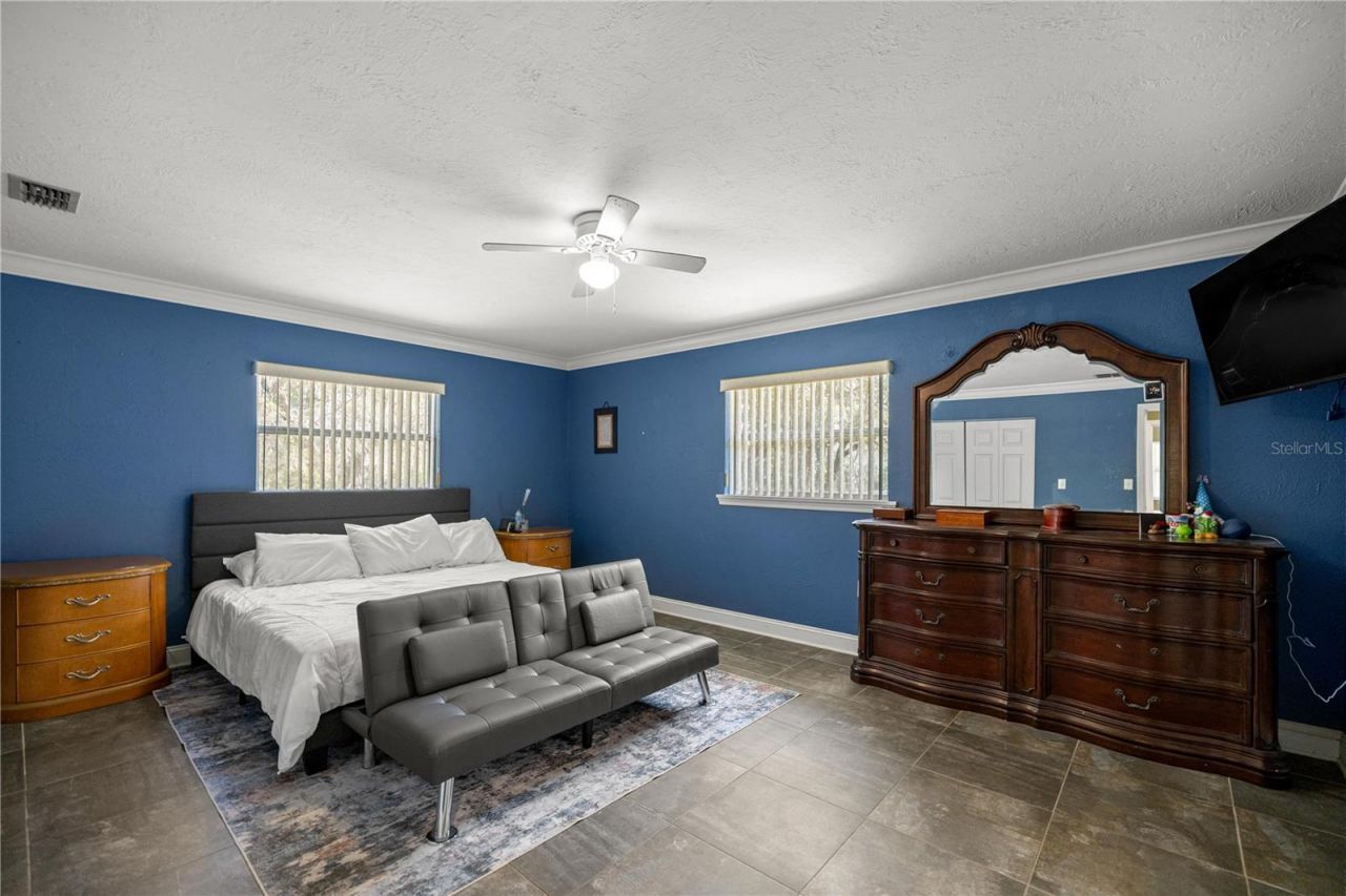 5947 Avenue C , Mc Intosh, FL 32664 Photo