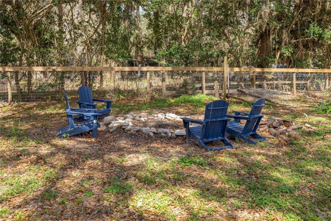 5947 Avenue C , Mc Intosh, FL 32664 Photo