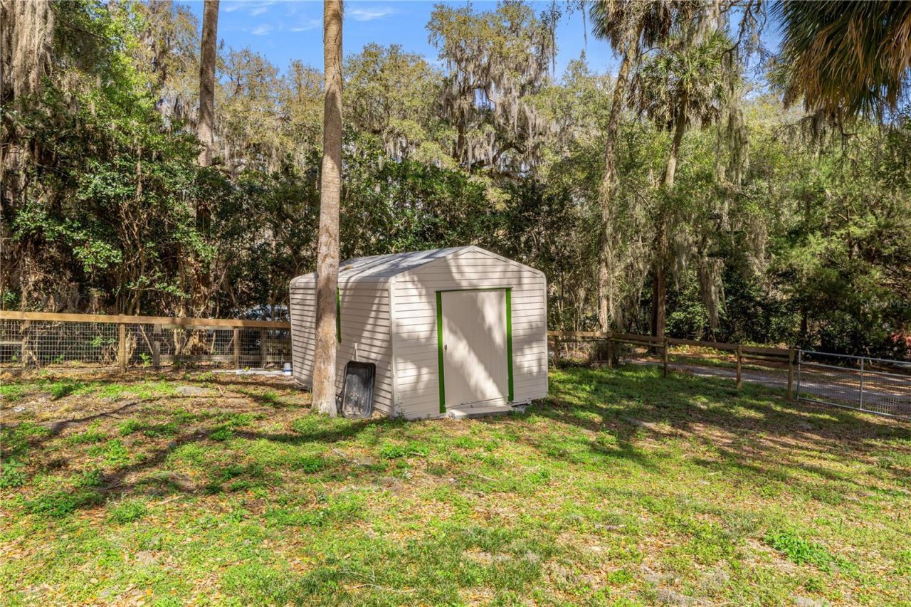 5947 Avenue C, Mc Intosh, FL 32664 Photo