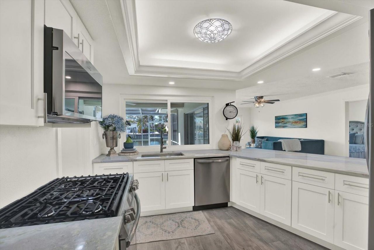 1979 Iowa Avenue Ne, Saint Petersburg, FL 33703 Photo