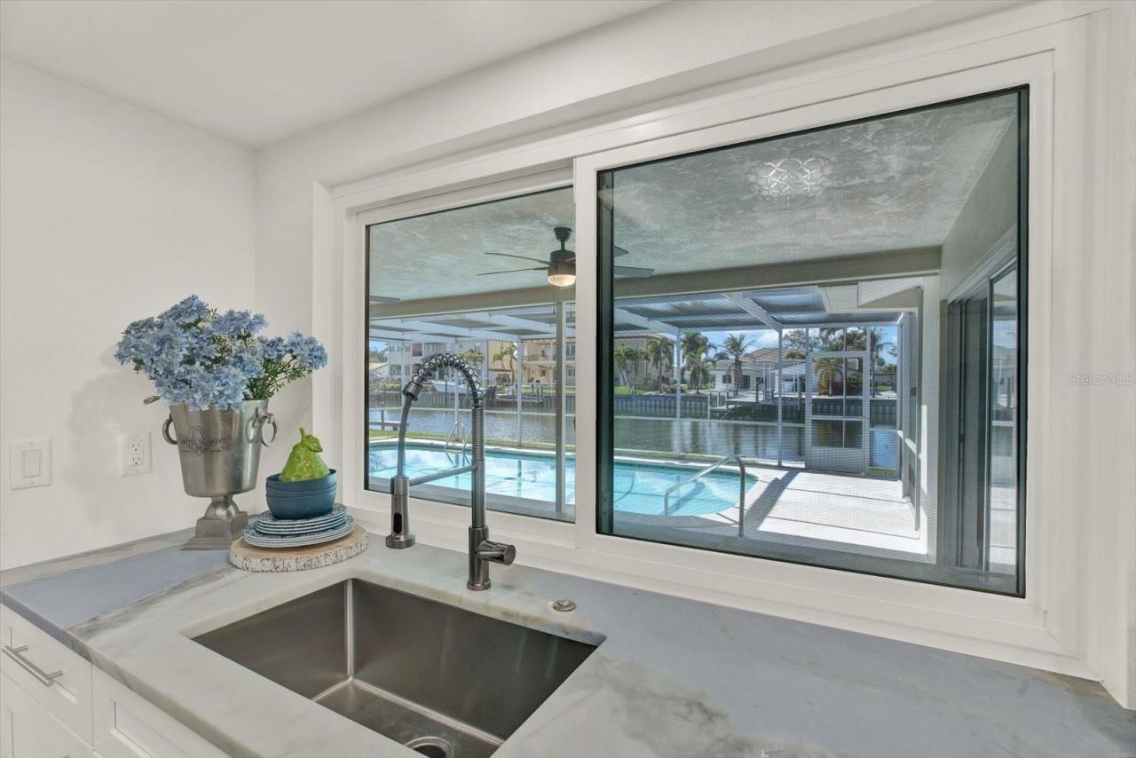 1979 Iowa Avenue Ne, Saint Petersburg, FL 33703 Photo