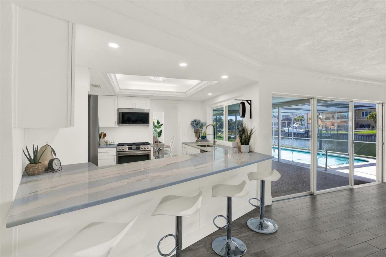 1979 Iowa Avenue Ne, Saint Petersburg, FL 33703 Photo