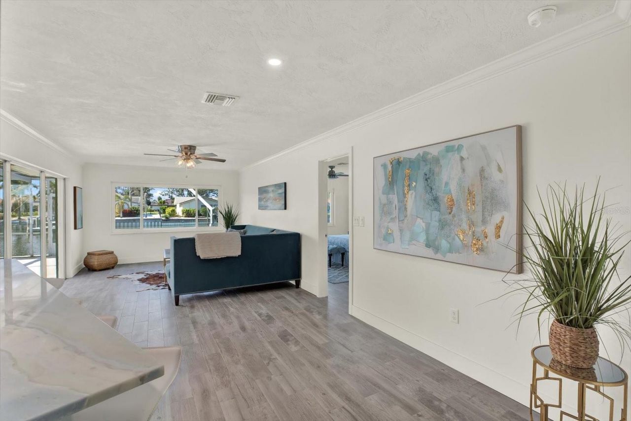 1979 Iowa Avenue Ne, Saint Petersburg, FL 33703 Photo