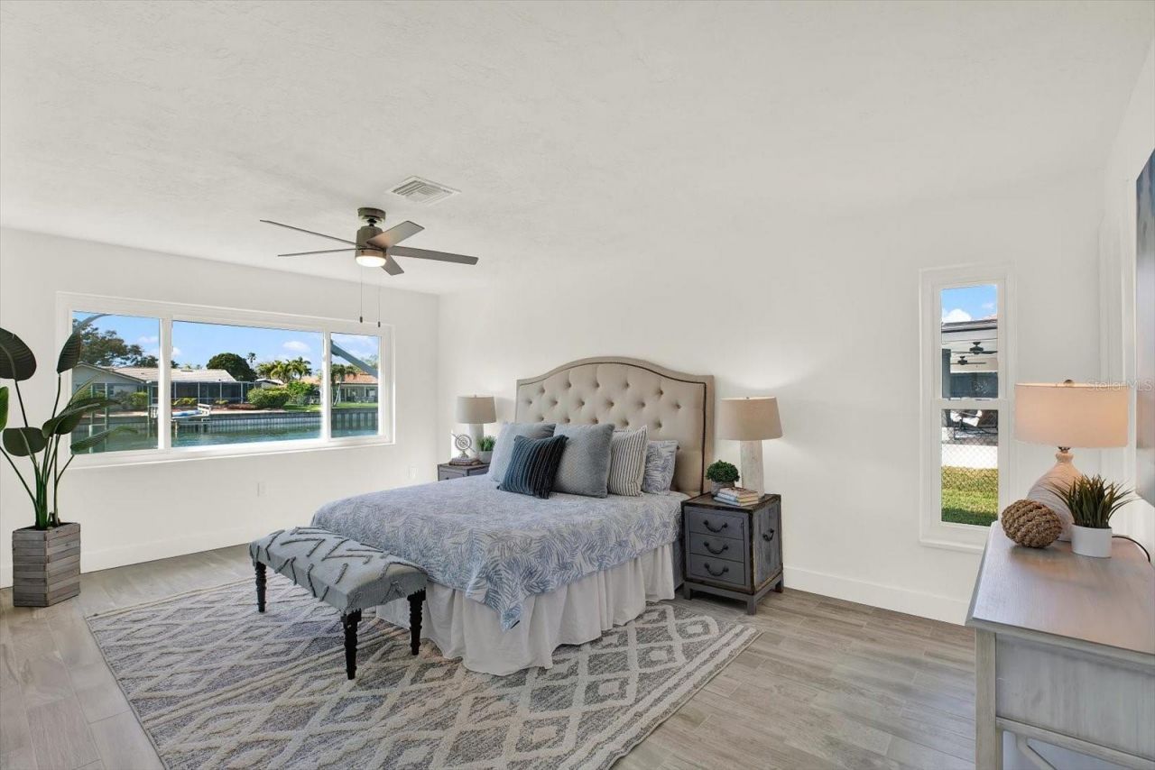 1979 Iowa Avenue Ne, Saint Petersburg, FL 33703 Photo