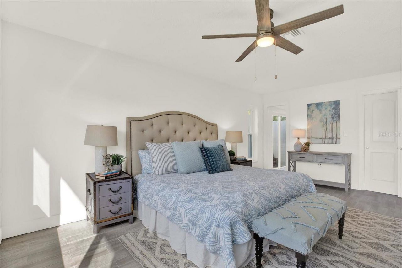 1979 Iowa Avenue Ne, Saint Petersburg, FL 33703 Photo