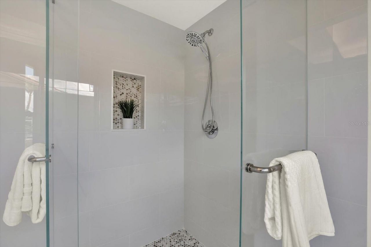 1979 Iowa Avenue Ne, Saint Petersburg, FL 33703 Photo