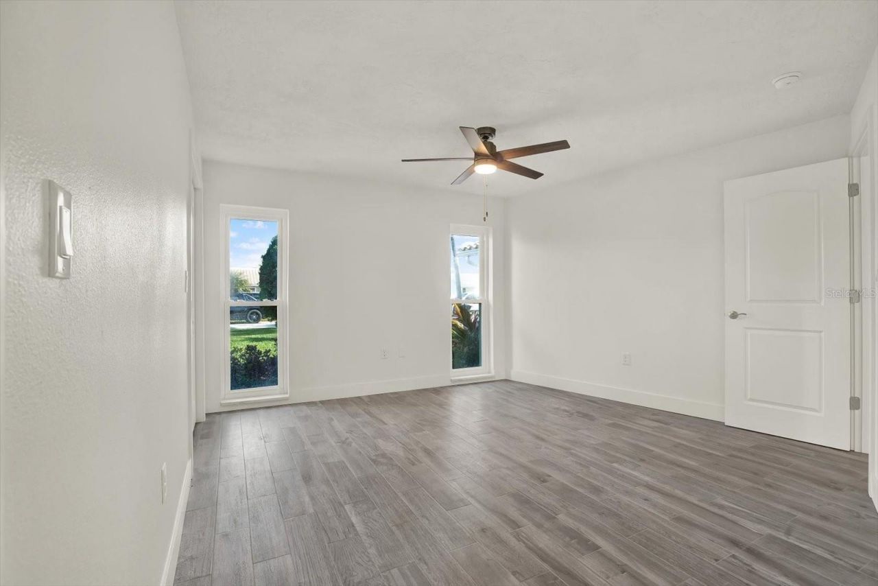 1979 Iowa Avenue Ne, Saint Petersburg, FL 33703 Photo