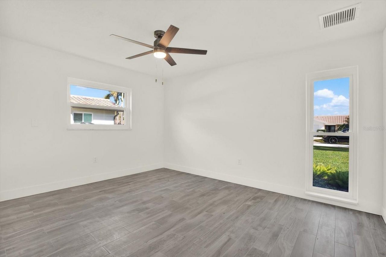 1979 Iowa Avenue Ne, Saint Petersburg, FL 33703 Photo