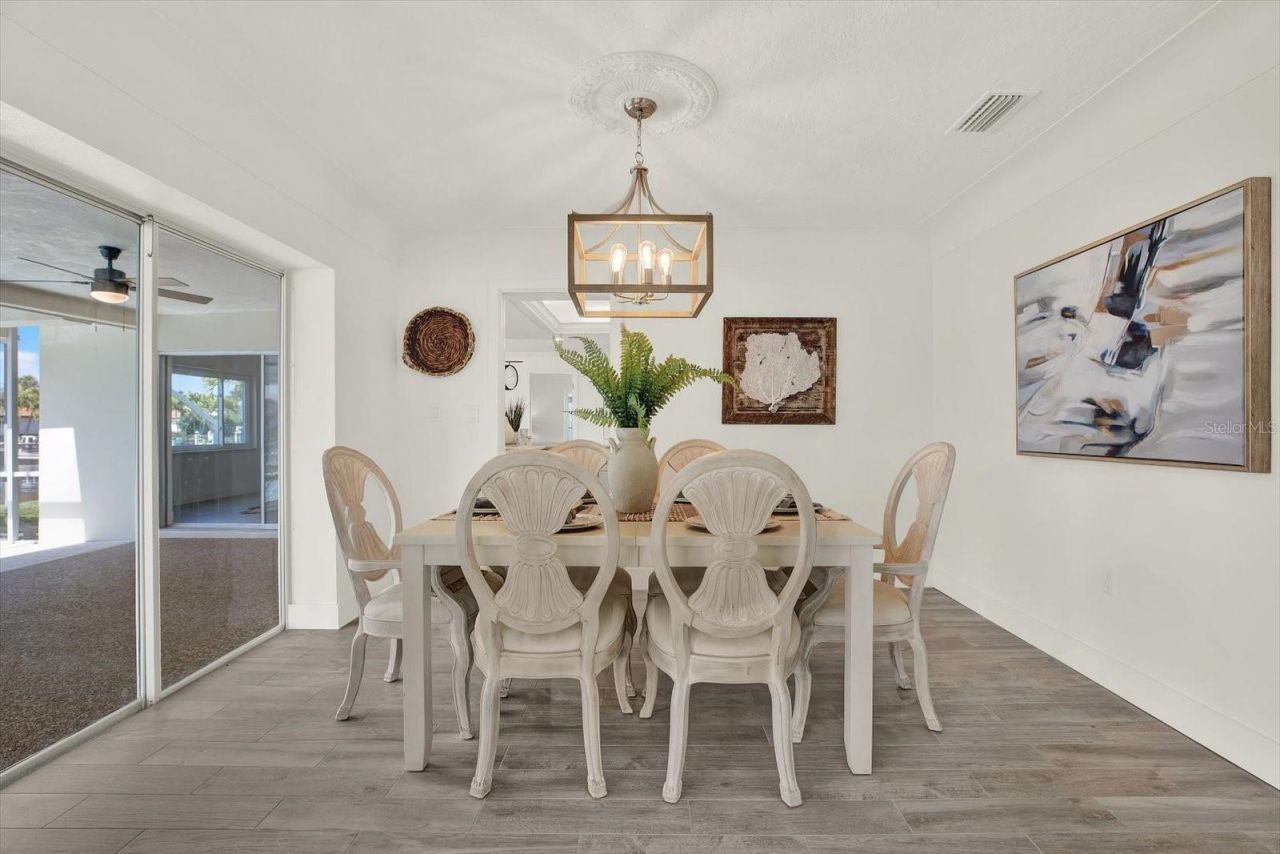 1979 Iowa Avenue Ne, Saint Petersburg, FL 33703 Photo