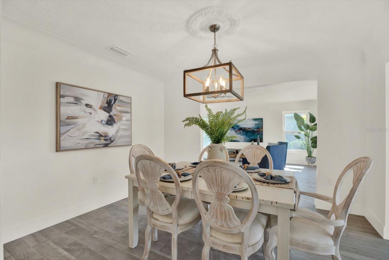 1979 Iowa Avenue Ne, Saint Petersburg, FL 33703 Photo