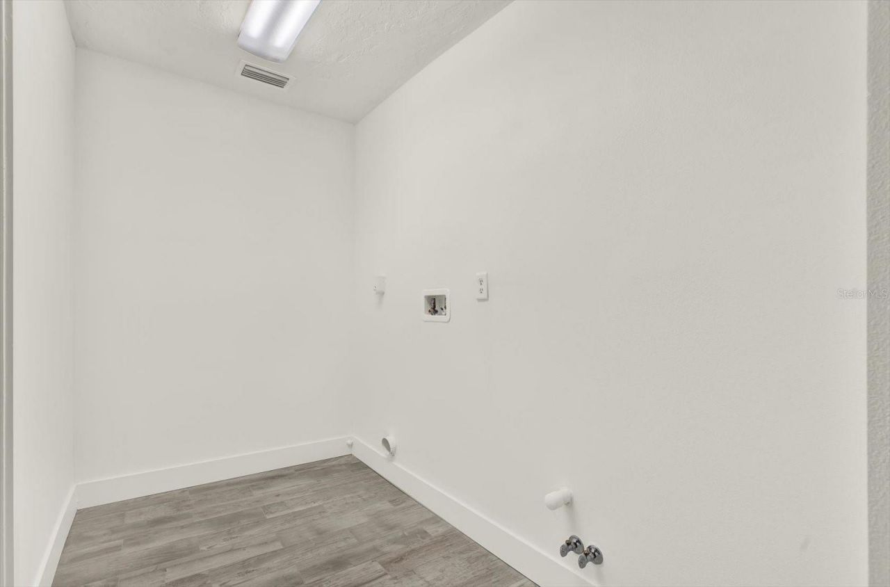 1979 Iowa Avenue Ne, Saint Petersburg, FL 33703 Photo