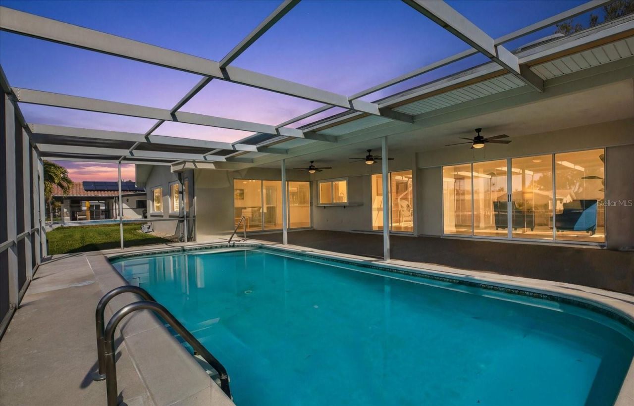 1979 Iowa Avenue Ne, Saint Petersburg, FL 33703 Photo