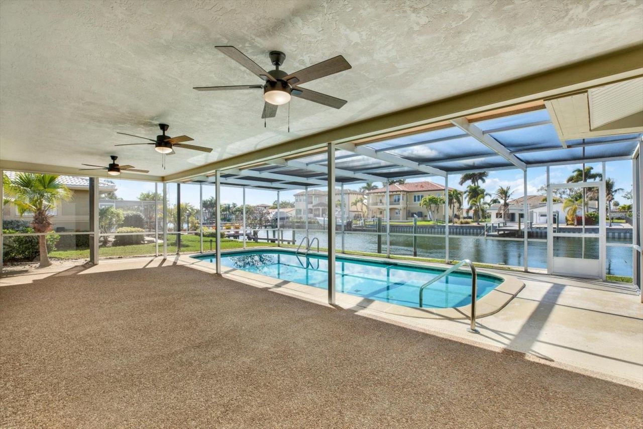 1979 Iowa Avenue Ne, Saint Petersburg, FL 33703 Photo