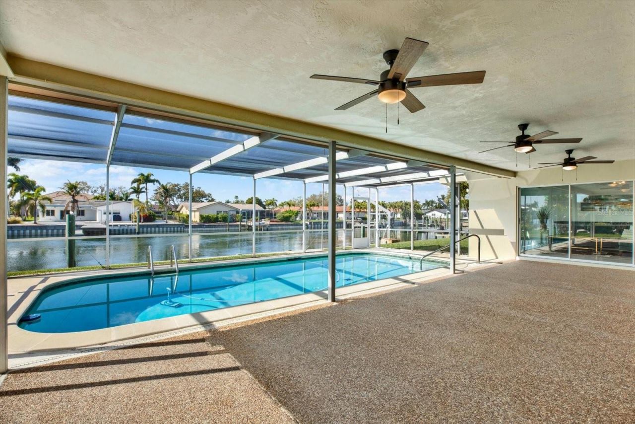 1979 Iowa Avenue Ne, Saint Petersburg, FL 33703 Photo