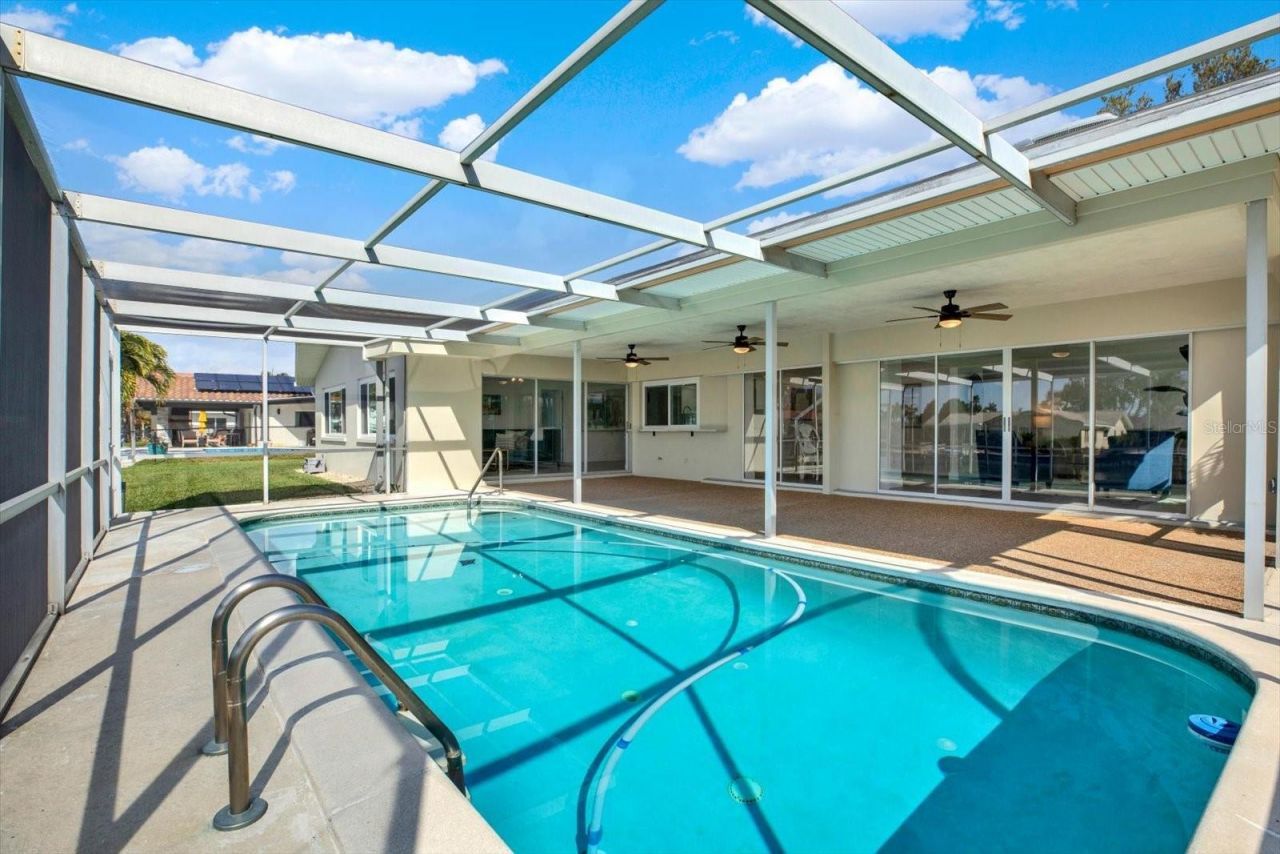 1979 Iowa Avenue Ne, Saint Petersburg, FL 33703 Photo