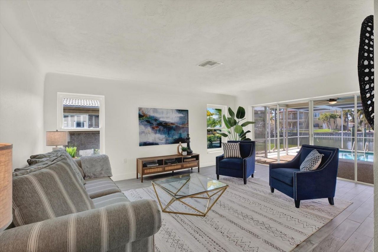 1979 Iowa Avenue Ne, Saint Petersburg, FL 33703 Photo