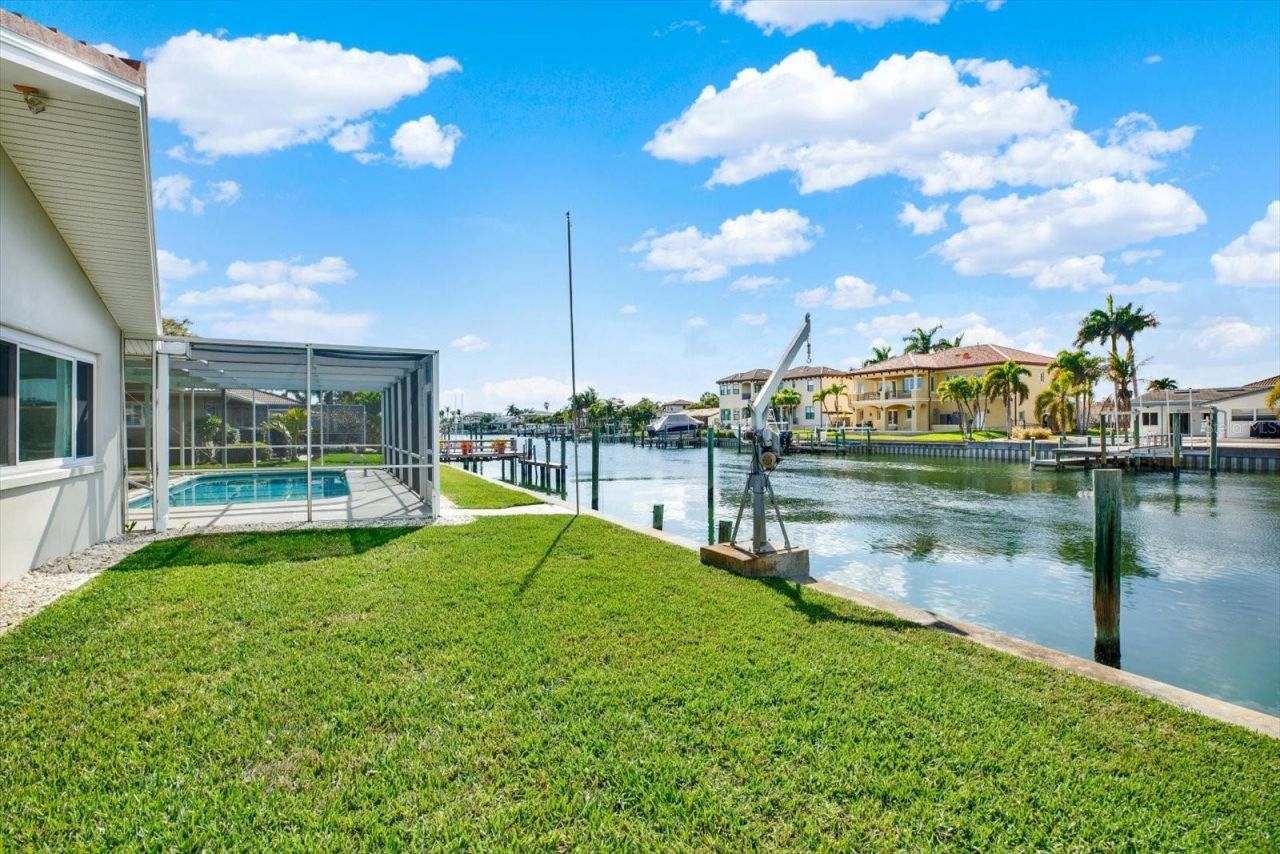 1979 Iowa Avenue Ne, Saint Petersburg, FL 33703 Photo