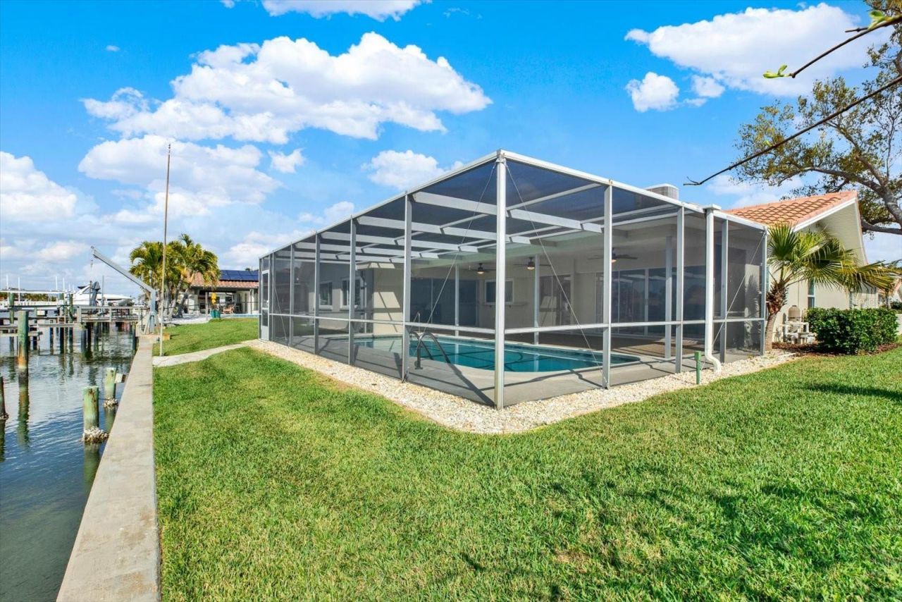 1979 Iowa Avenue Ne, Saint Petersburg, FL 33703 Photo