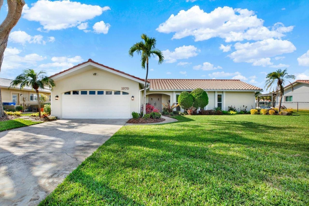 1979 Iowa Avenue Ne, Saint Petersburg, FL 33703 Photo