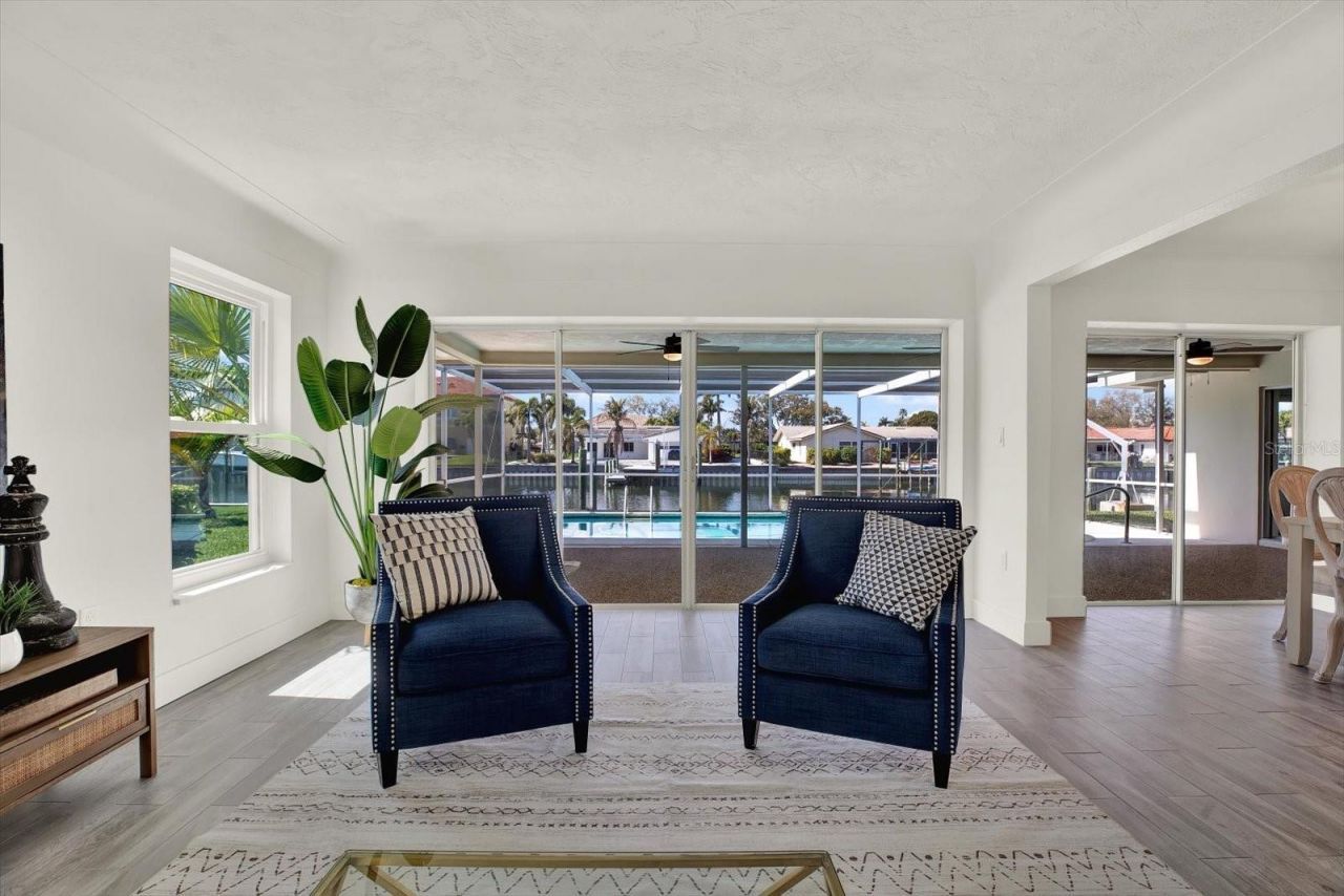 1979 Iowa Avenue Ne, Saint Petersburg, FL 33703 Photo