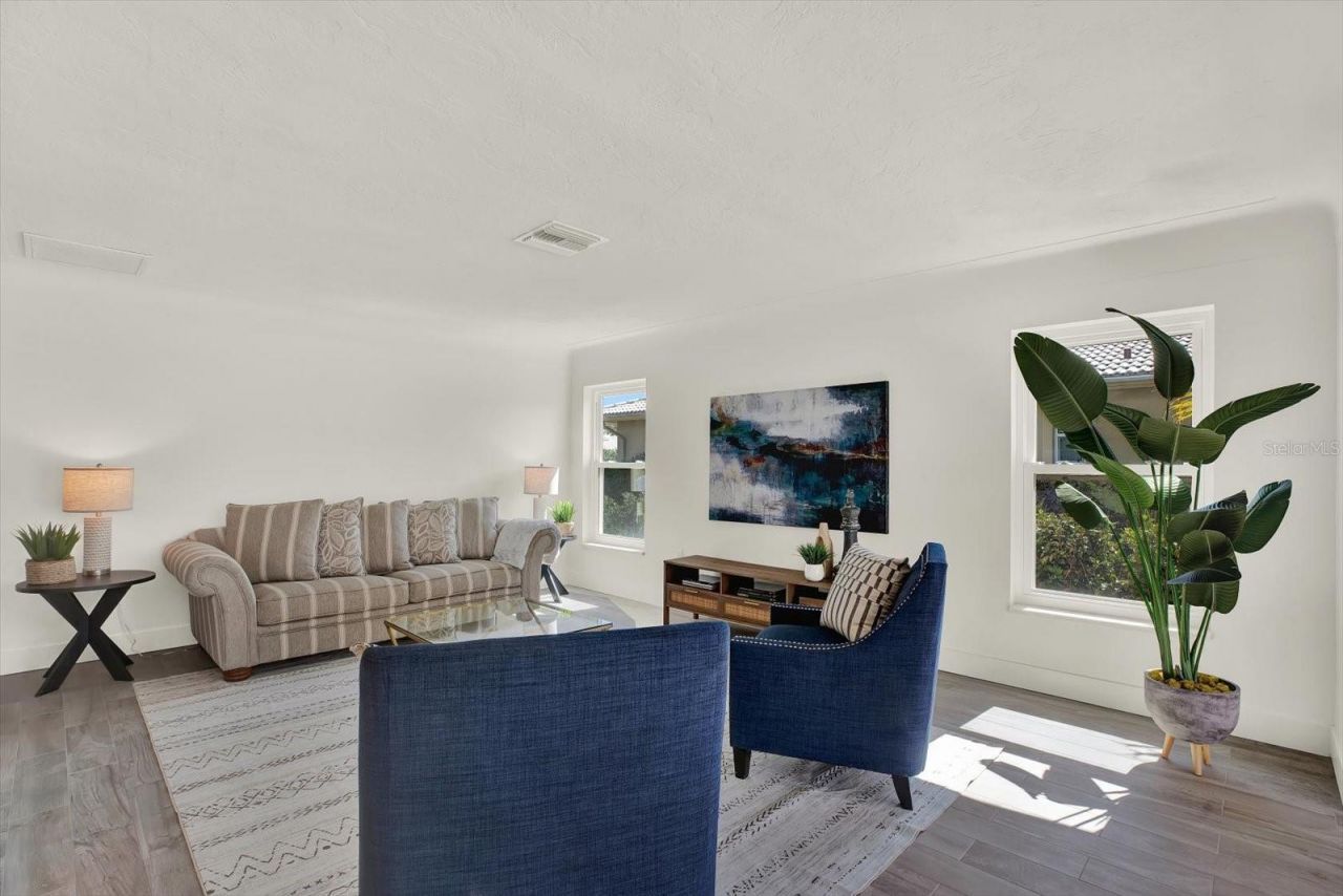 1979 Iowa Avenue Ne, Saint Petersburg, FL 33703 Photo