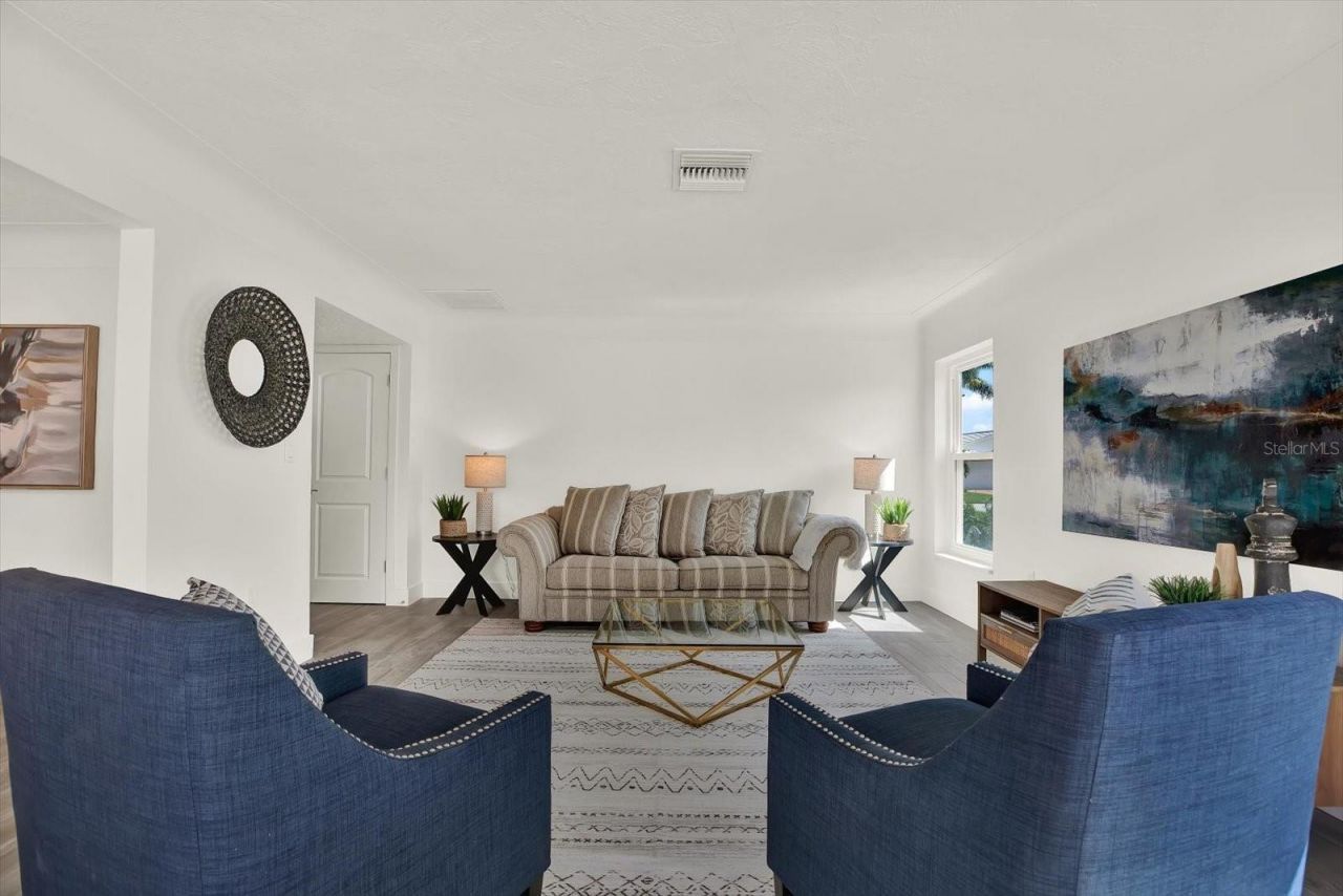 1979 Iowa Avenue Ne, Saint Petersburg, FL 33703 Photo