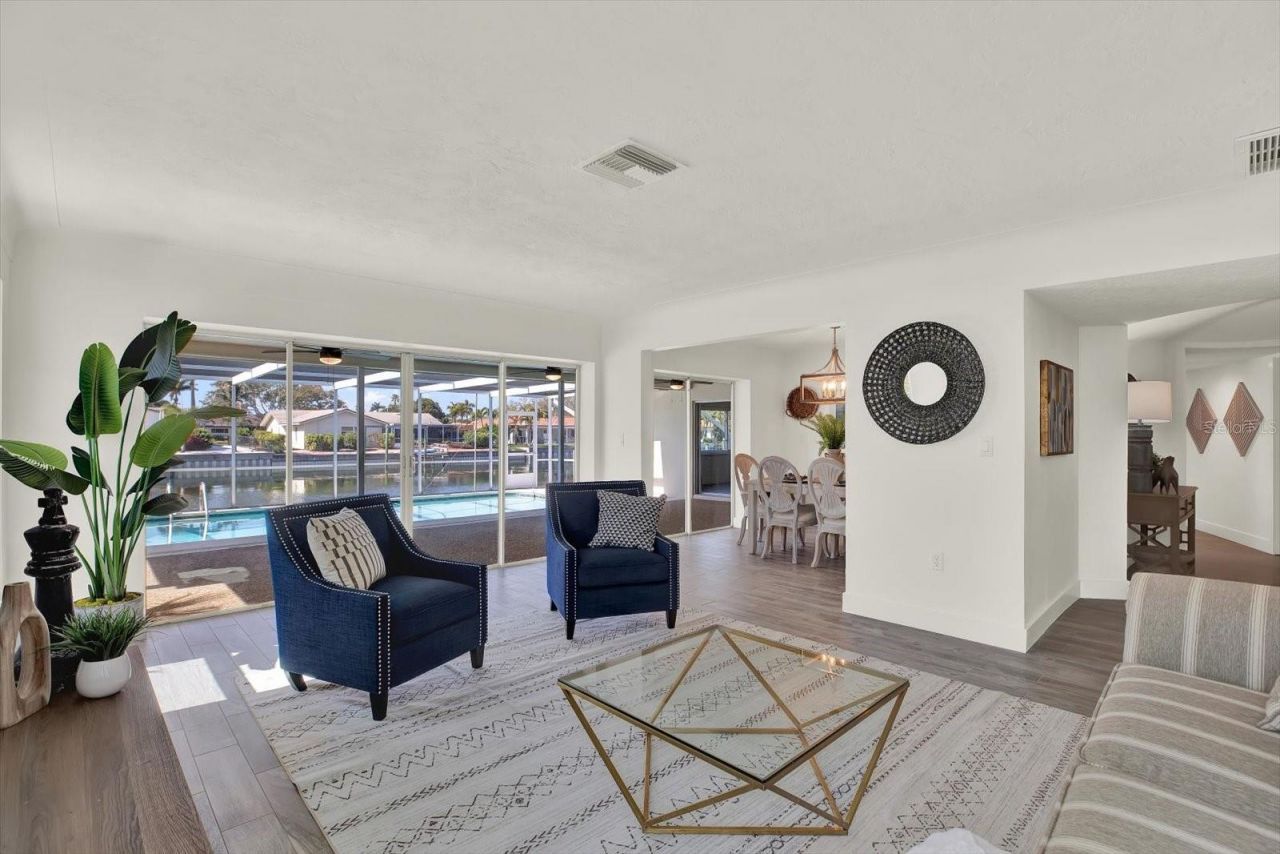 1979 Iowa Avenue Ne, Saint Petersburg, FL 33703 Photo