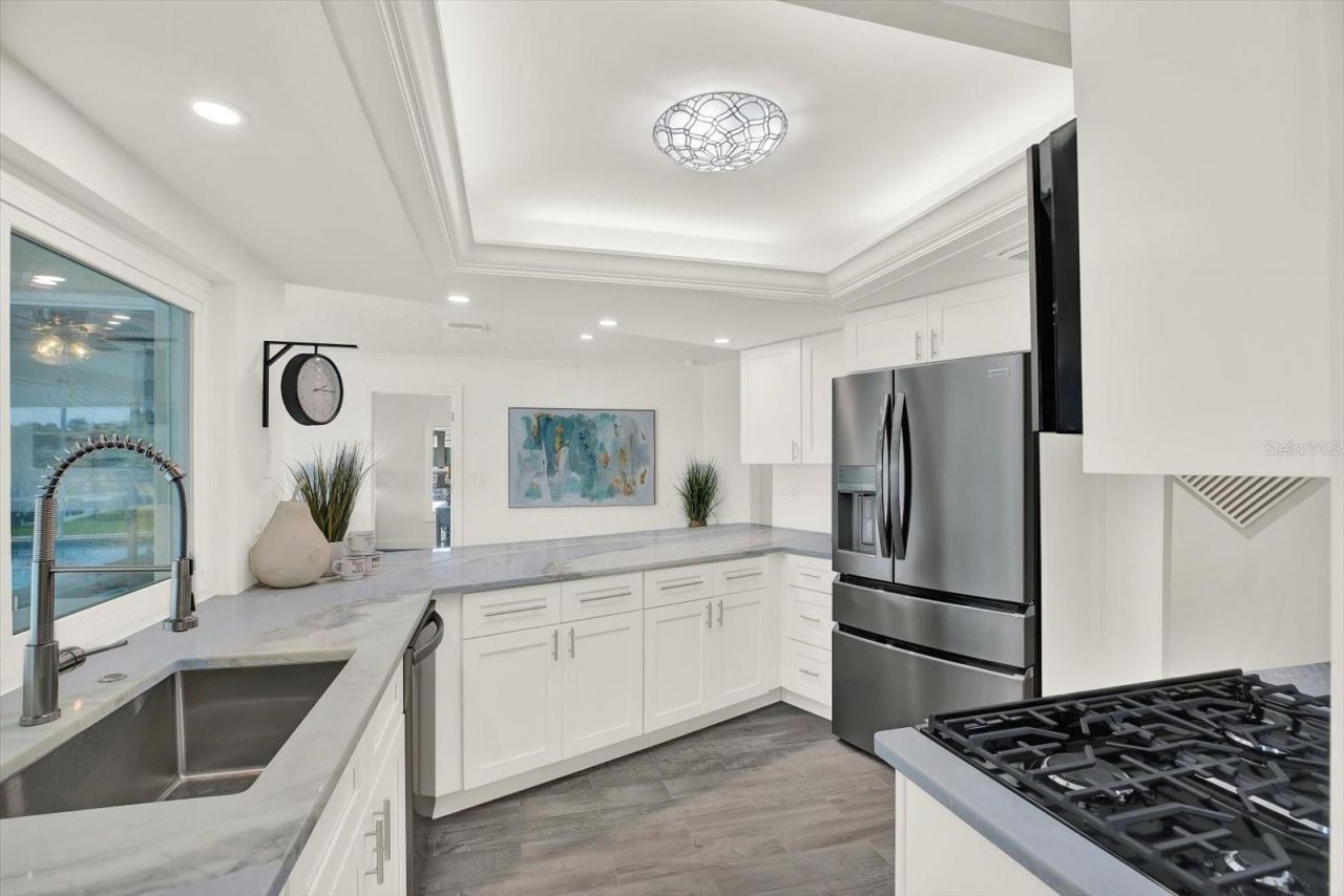 1979 Iowa Avenue Ne, Saint Petersburg, FL 33703 Photo