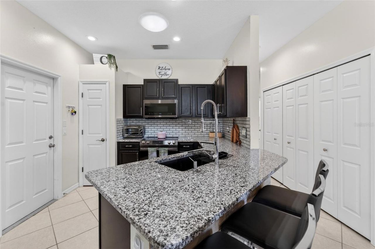 4174 70th Street Circle E, Palmetto, FL 34221 Photo