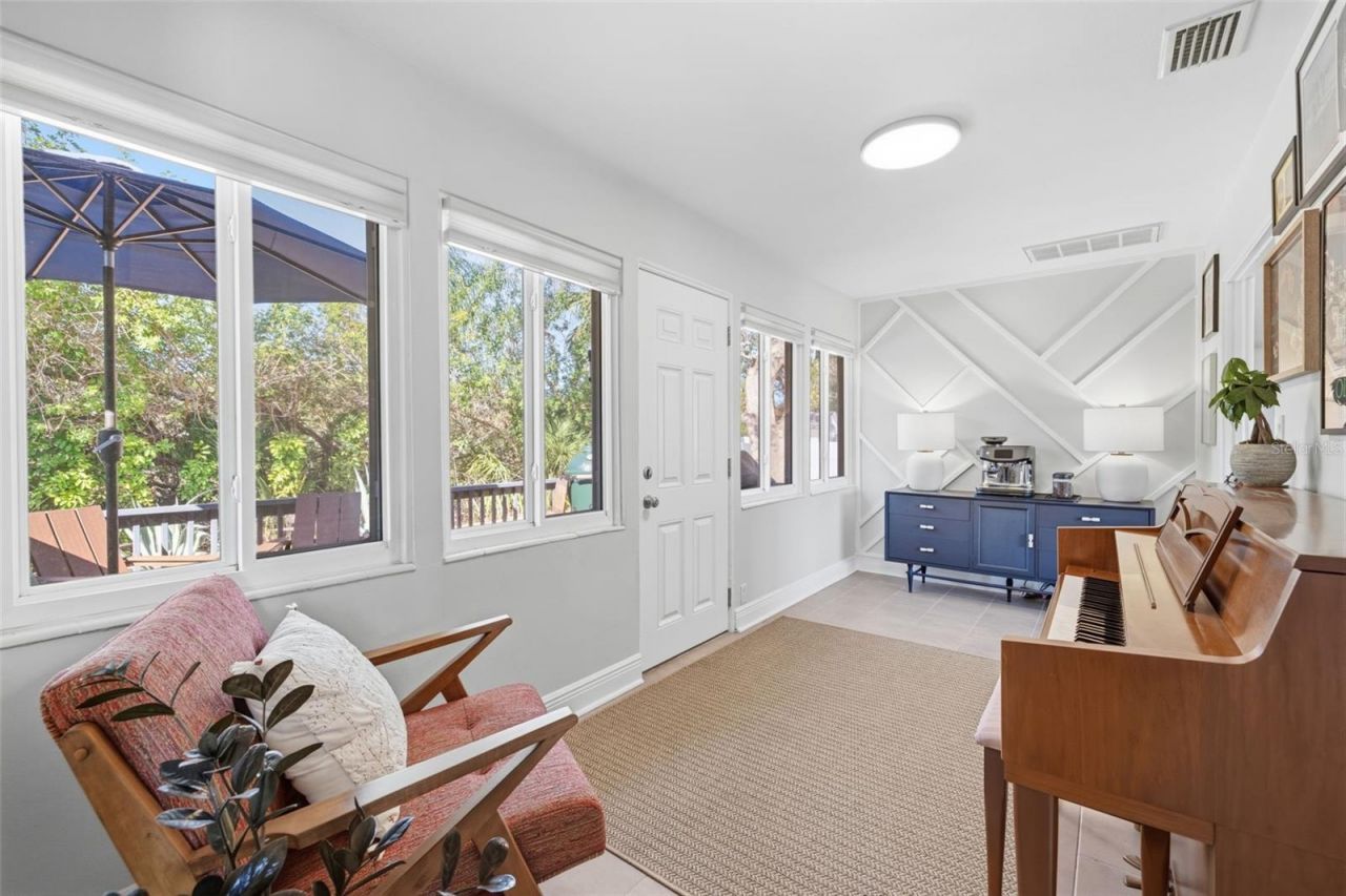 737 53rd Terrace N, Saint Petersburg, FL 33701 Photo