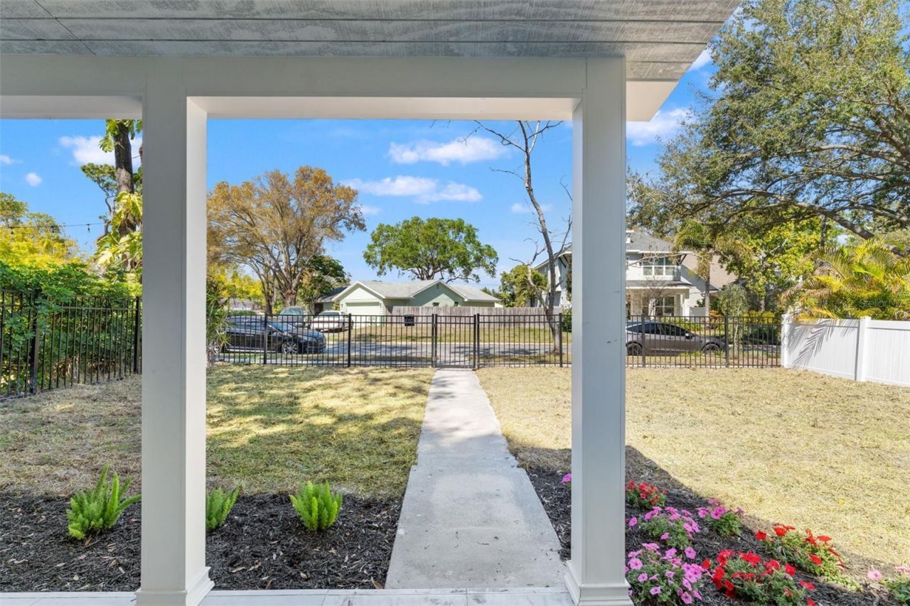 646 36th Avenue N, Saint Petersburg, FL 33704 Photo