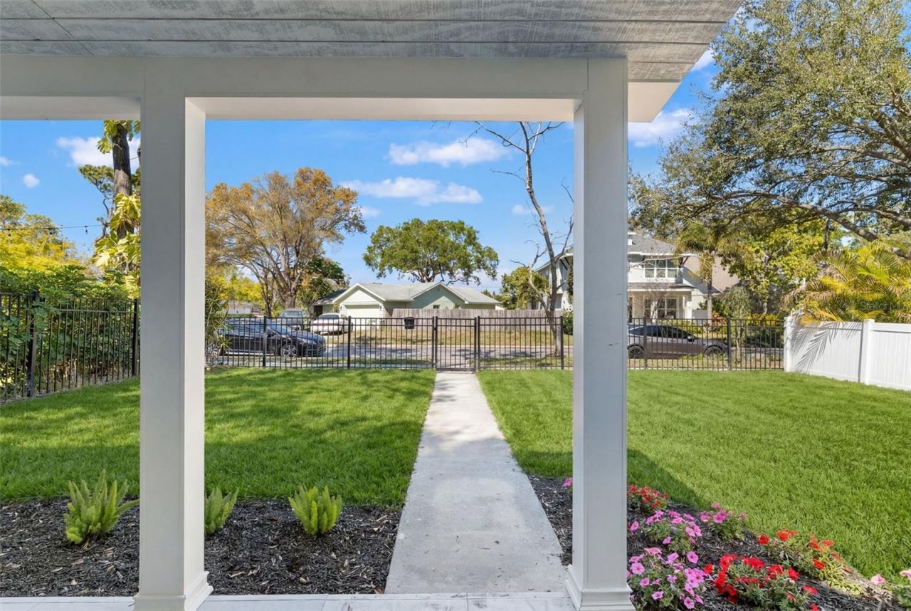 646 36th Avenue N, Saint Petersburg, FL 33704 Photo