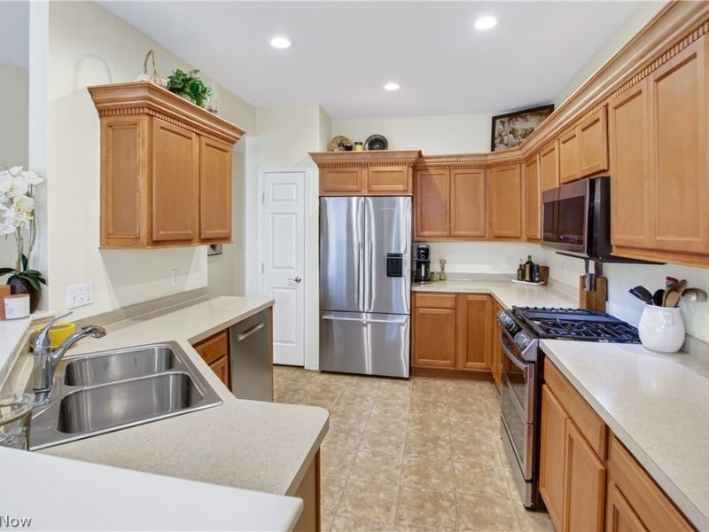 9448 Saw Mill Drive , North Ridgeville, OH 44039 Photo 3