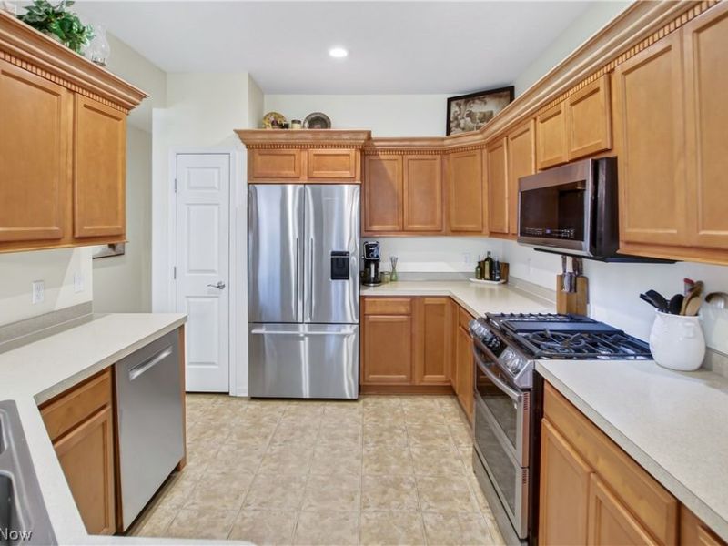 9448 Saw Mill Drive , North Ridgeville, OH 44039 Photo 4