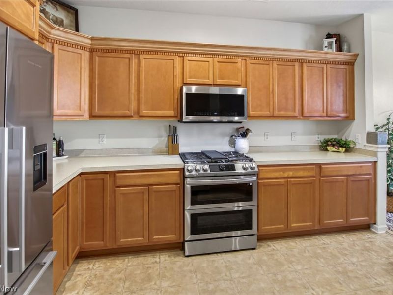 9448 Saw Mill Drive , North Ridgeville, OH 44039 Photo 5