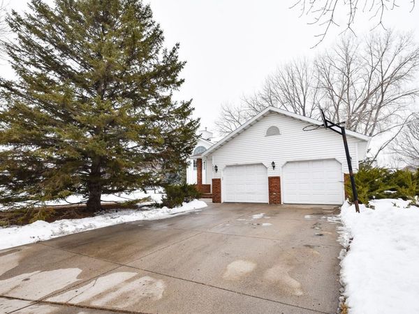 1807 33rd Street S, Moorhead, MN 56560