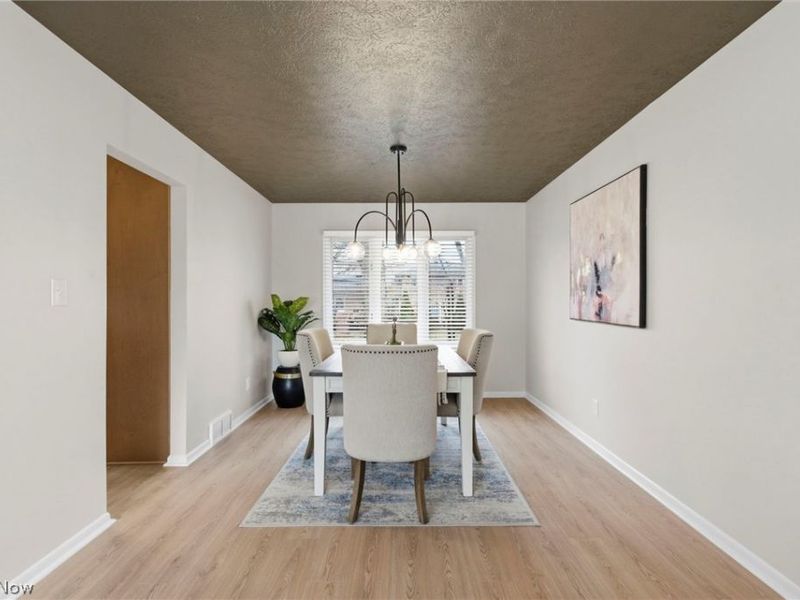 5577 Kilbourne Drive, Lyndhurst, OH 44124 Photo 10