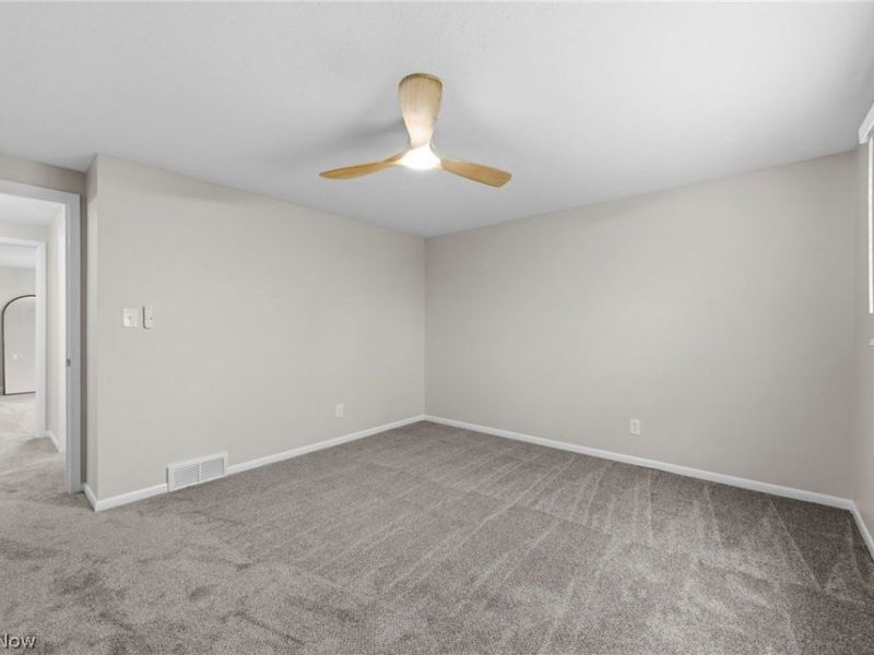 5577 Kilbourne Drive, Lyndhurst, OH 44124 Photo 33